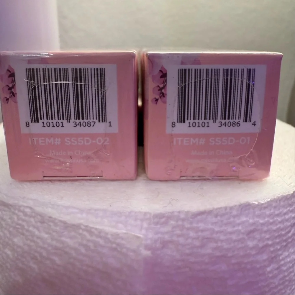 BLOOM KISS (BUNDLE OF 2) Shimmer Lip Gloss FULL SIZE in ASTER & CALLIA